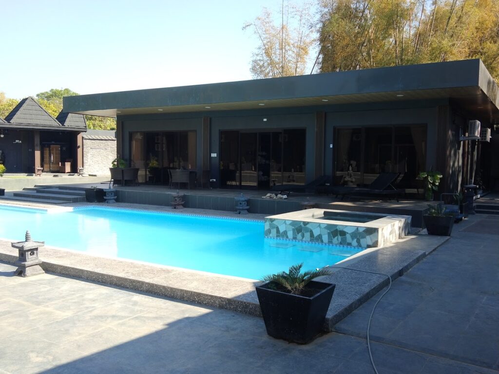 Swimming pool